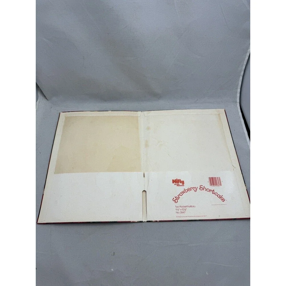 Nifty St Regis Strawberry Shortcake 2 Pocket Folder 1980 American Greeting